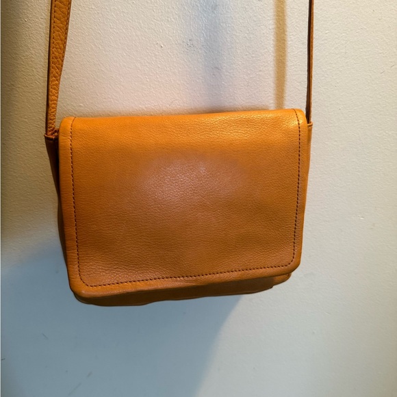 HOBO International Tan Leather Crossbody Bag - Picture 3 of 9